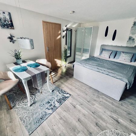 Wohnung Mit Charme, Netflix Rheinstetten Exteriör bild